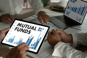 Emergency fund for Gen Z: how to start and grow savings 2026